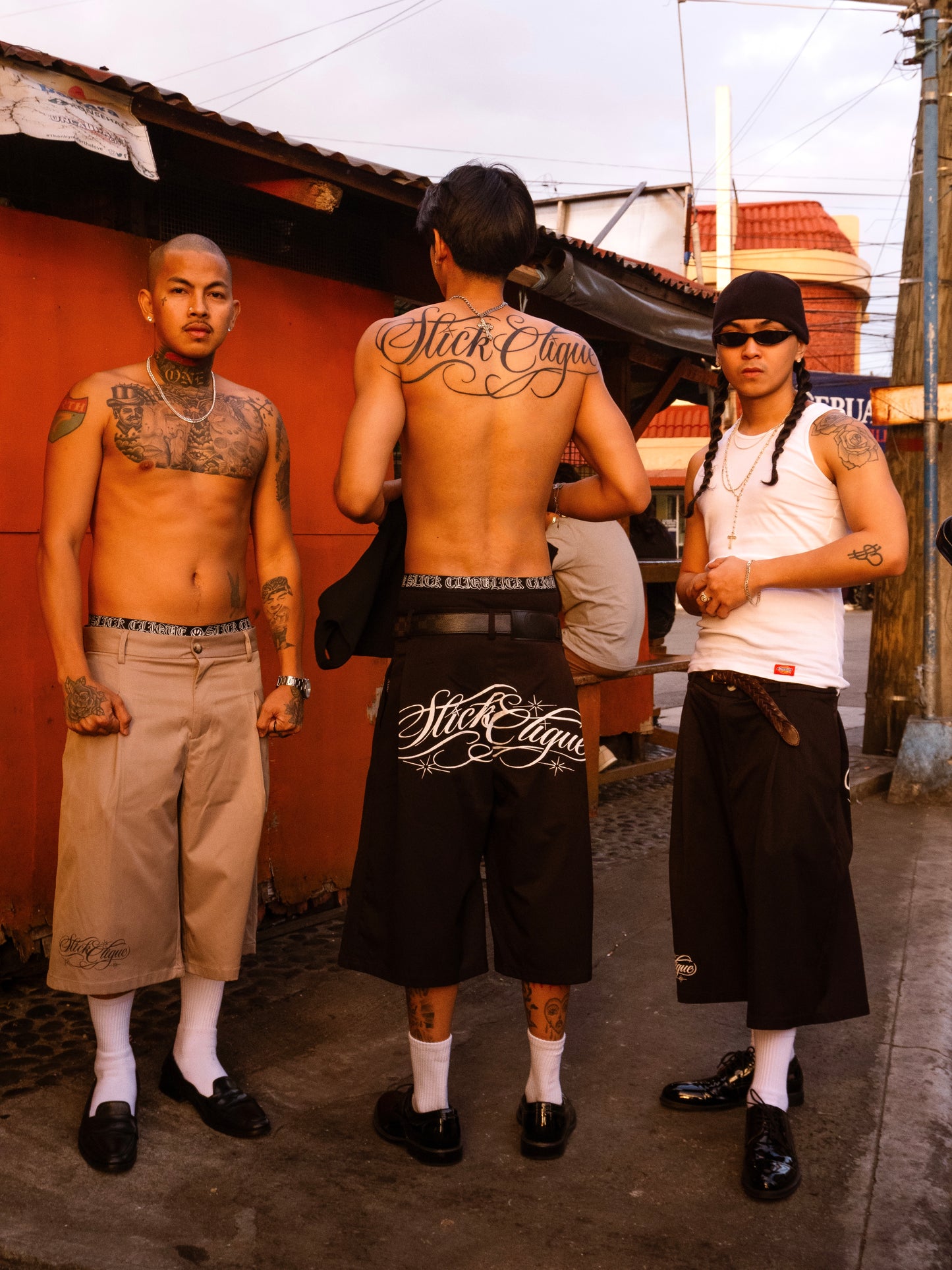 SLICK CLIQUE GHETTO SCRIPT BLACK SHORT