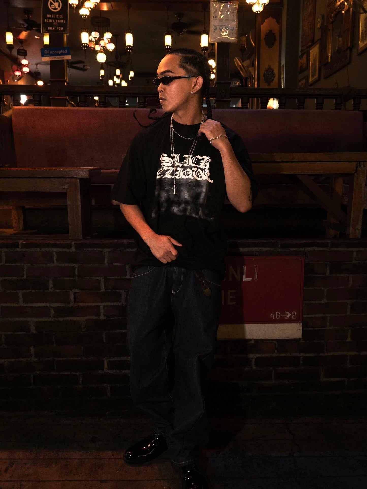 SLICK CLIQUE BLURRY TEE